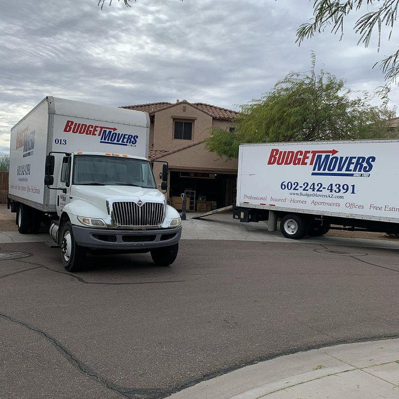 unloading and loading moving truck in phoenix