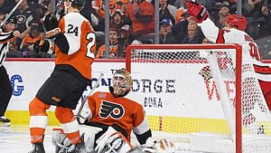 Flyers unravel in 3rd period, Hurricanes cruise to 4-1 win