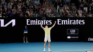 Sinner rolls to 2nd straight Australian Open title