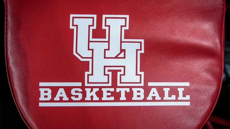 No. 1 2025 center Chris Cenac Jr. commits to Houston, giving Cougars historic recruiting class