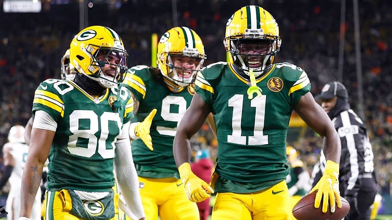 Packers crush Dolphins, set sights on Lions showdown