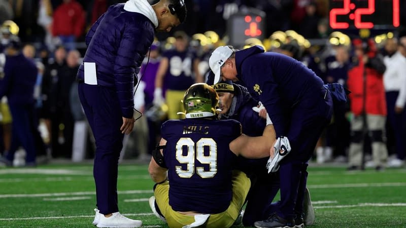 Notre Dame star lineman Mills (knee) out of CFP