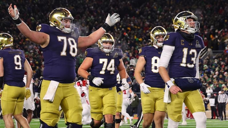 Notre Dame star lineman Mills (knee) out of CFP
