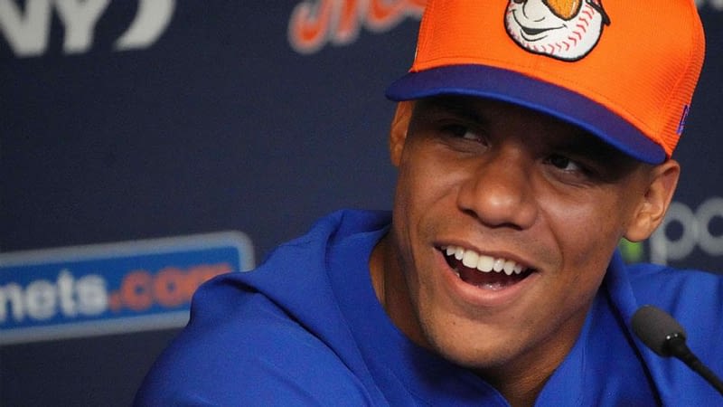 Mets' Soto arrives, happy long-time future secure