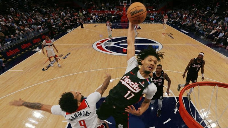Sharpe wows with one-handed slam: 'Incredible'