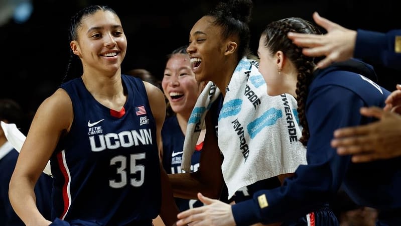 March Madness Day 4: Live updates, analysis as women's Sweet 16 is set