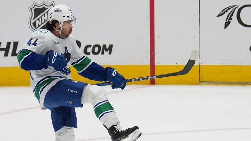Comeback Canucks make history with furious finish