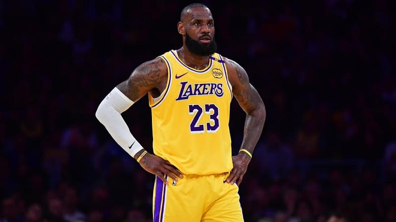Wolves win third straight to knock out Lakers
