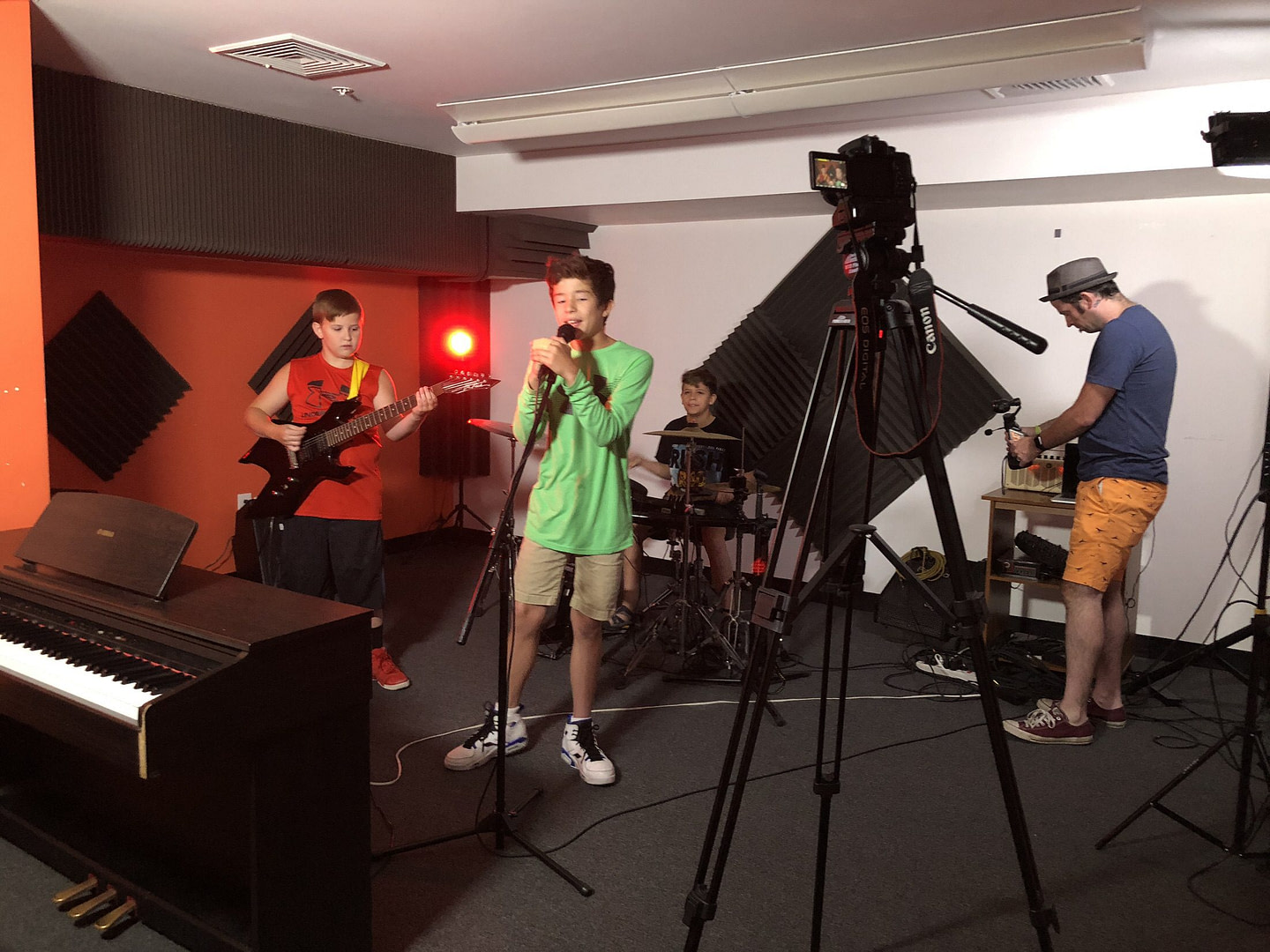 IMG_8926 https://ml58lemqnh9a.i.optimole.com/cb:70UR.6c0d/w:1440/h:1080/q:90/f:best/https://therealschoolofmusic.com/wp-content/uploads/2022/03/IMG_8926.jpg