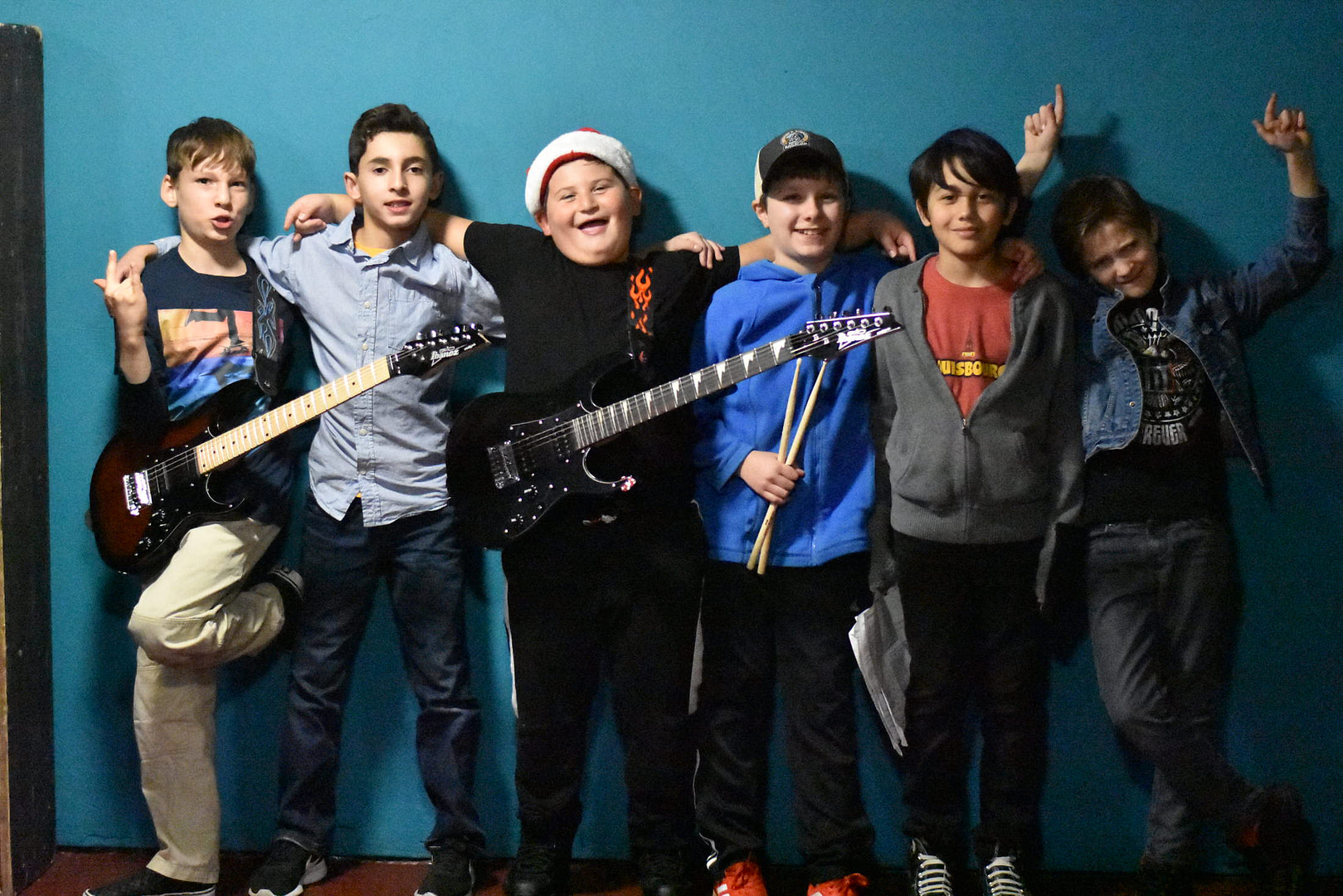 DSC_0233 https://ml58lemqnh9a.i.optimole.com/cb:70UR.6c0d/w:1619/h:1080/q:90/f:best/https://therealschoolofmusic.com/wp-content/uploads/2022/03/DSC_0233.jpg