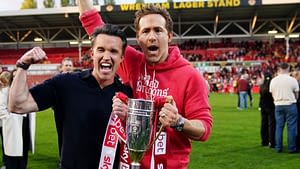 Wrexham boss: 'Legends' Mullin, Palmer to stay
