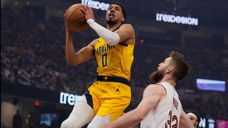 NBA conference semifinals: Pacers take Game 1 over the Cavaliers in Cleveland