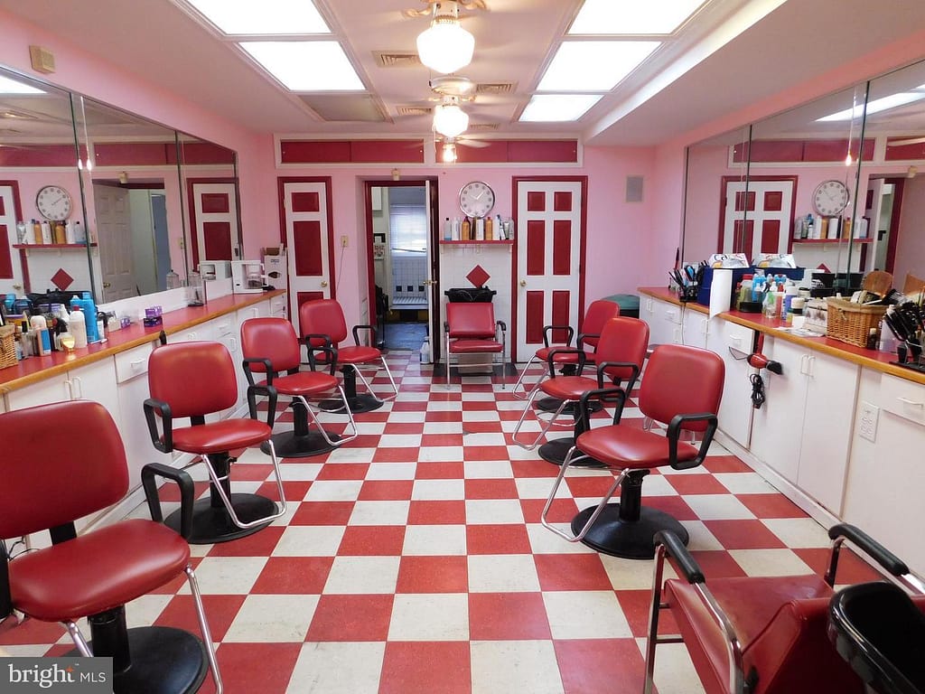 3301 Allegheny Ave - Salon 1