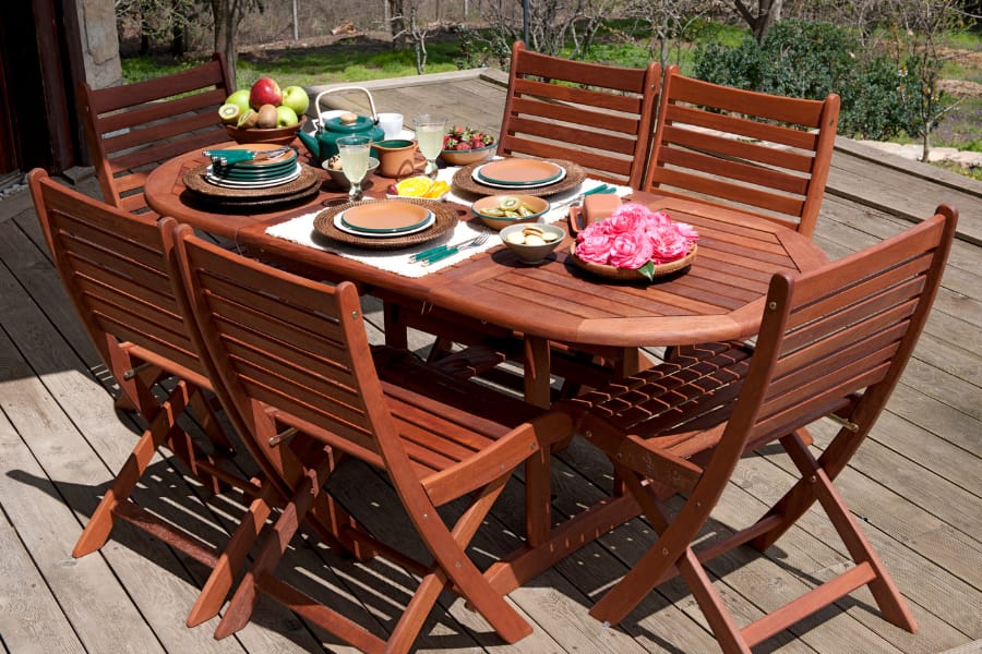 Choosing the right outdoor table cover.