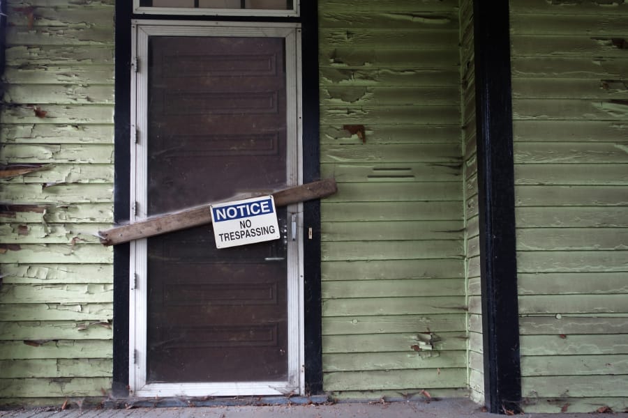 Selling a vacant house follows a process.