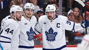 Matthews helps Leafs top Panthers, force Game 7