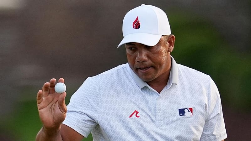 Vegas ride late birdie binge to 64, leads PGA by 2