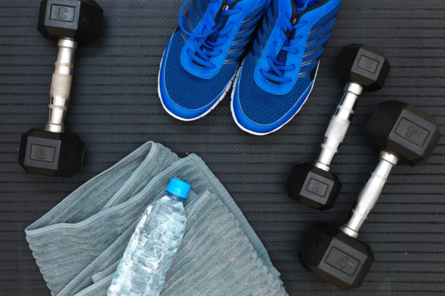 A gym routine can lead to a healthy lifestyle.