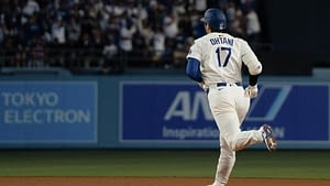 Ohtani marks bobblehead night with 2 HRs in rout