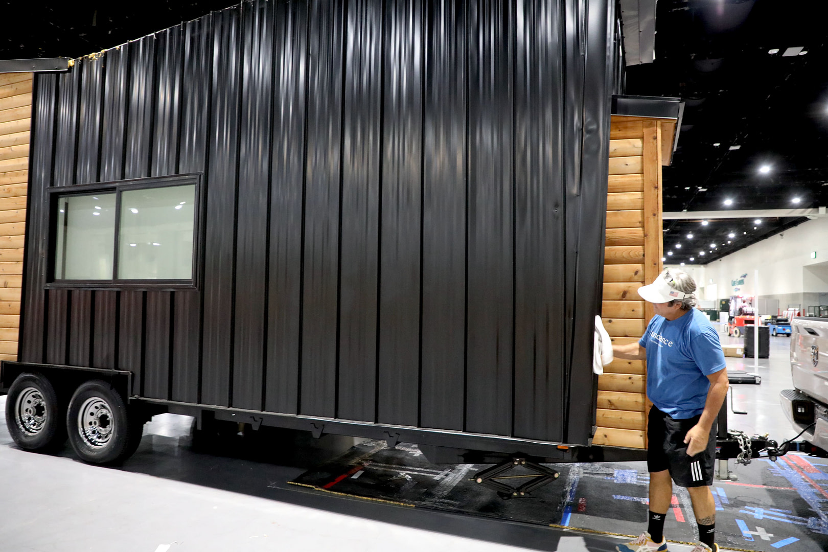 547A9698