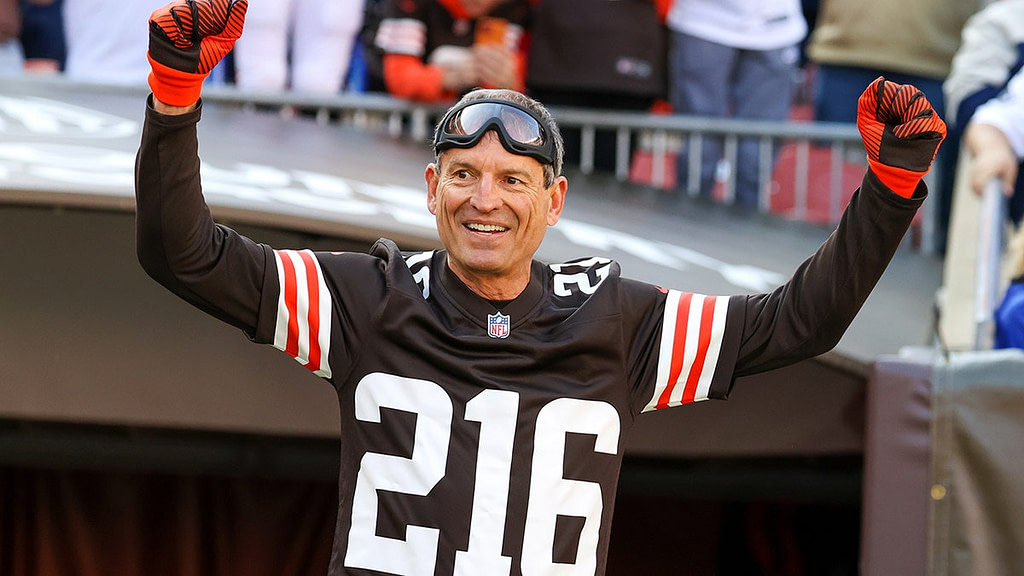 Browns part ways with Bernie Kosar after former NFL star places bet on team to win