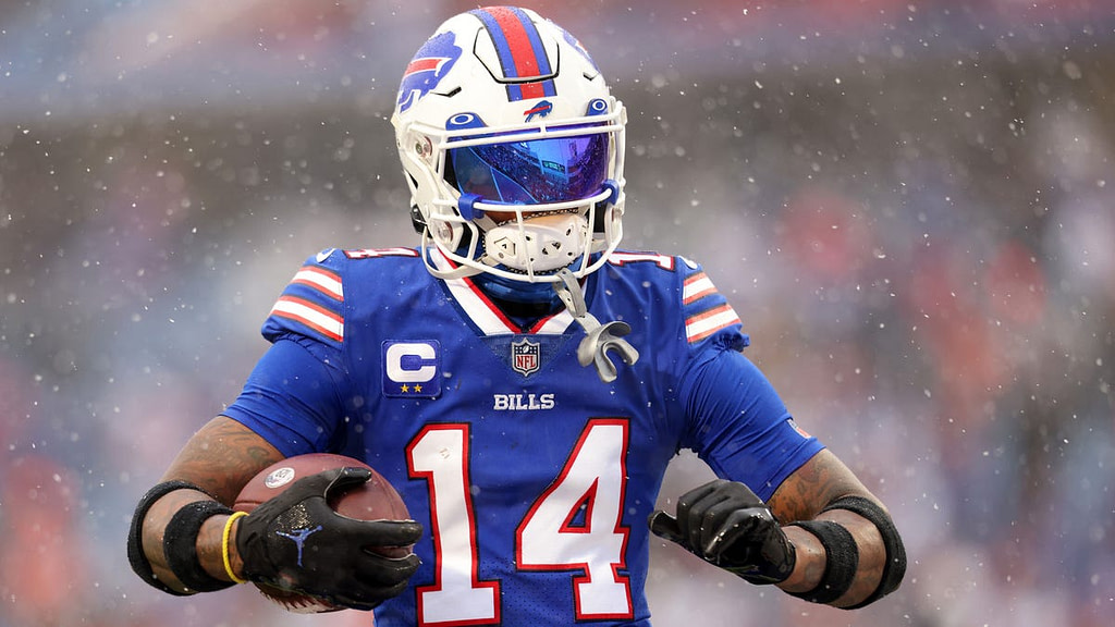 Bills’ Stefon Diggs, who was frustrated with Josh Allen on sideline, bolts from locker room after loss: report