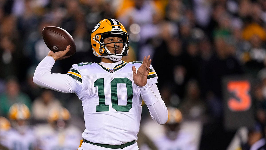 Packers’ Jordan Love throws TD pass to Christian Watson on first drive after Aaron Rodgers leaves with injury