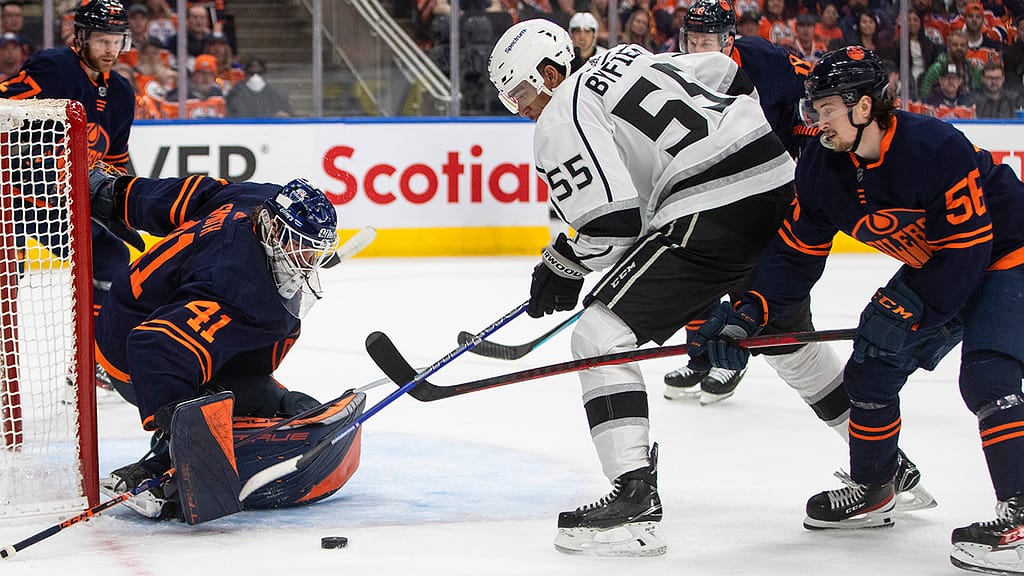 Mike Smith stops 30 shots, Oilers shut out Kings to even series