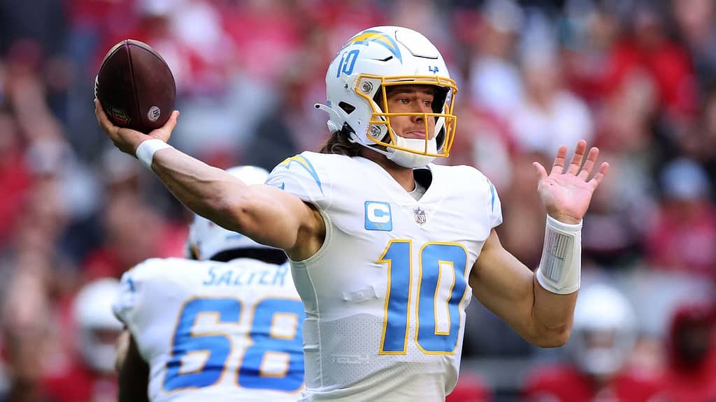 Chargers’ 2-point conversion stuns Cardinals in thrilling comeback victory
