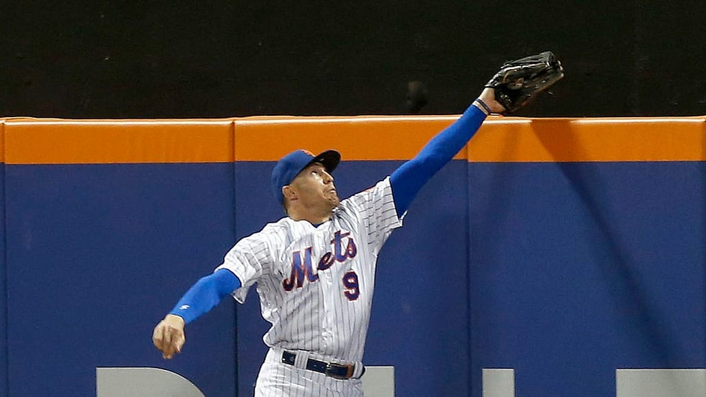 Mets outfielder hauls in possible catch of the year in thrilling win over Dodgers