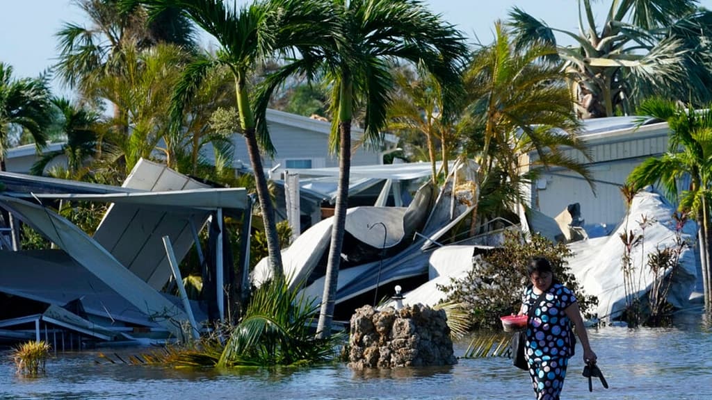 Hurricane Ian brings more Florida storm surge, sets sights on Carolinas