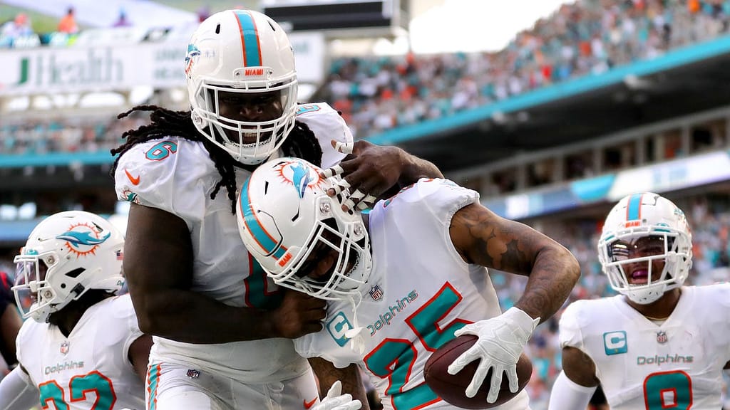 Dolphins drop 30 points on Texans in first half, win fifth straight game