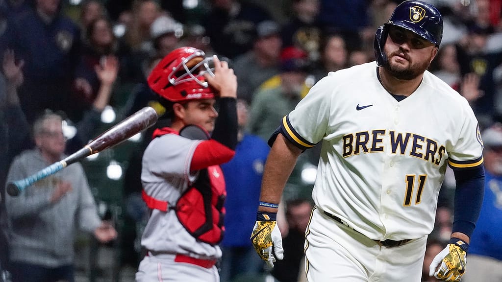 Rowdy Tellez sets Brewers record with 8 RBIs in rout of Reds