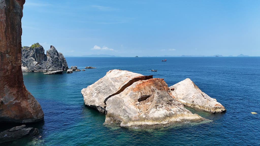 isla hundida cerca de Koh Phi Phi, en el sur de Tailandia