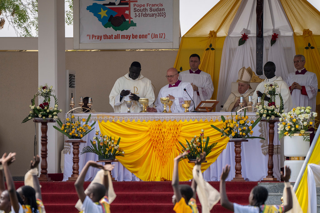 Pope makes final bid for peace, forgiveness in South Sudan