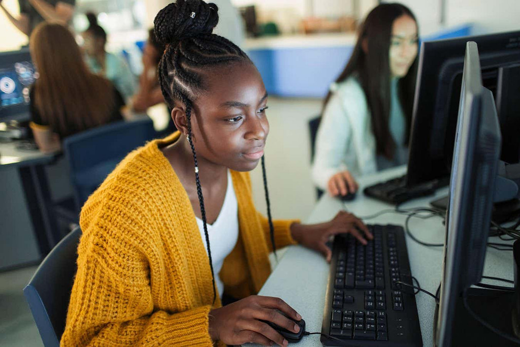 Tools To Spot AI Essays Show Bias Against Non Native English Speakers - Credit: New Scientist