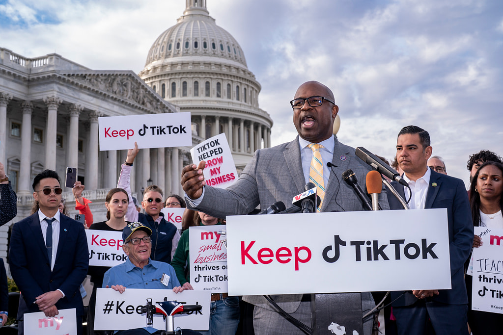 Will TikTok be banned? Some Dems say ‘not so fast.’