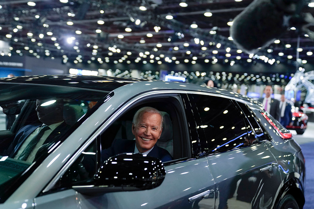 Auto union withholds support for Biden, citing electric vehicles