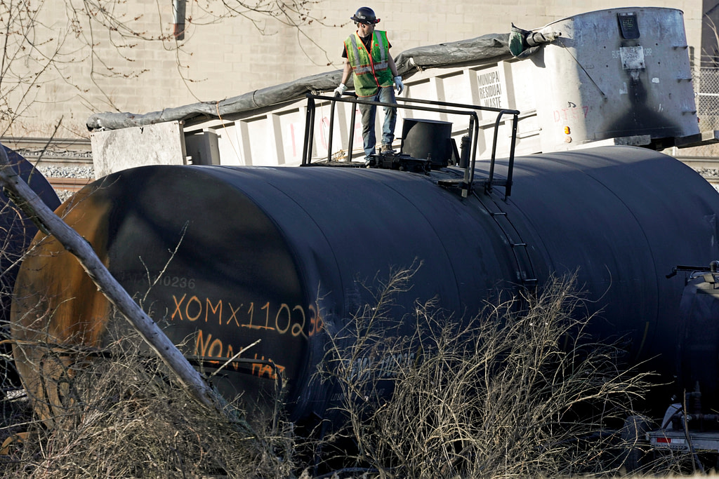 EPA orders dioxin testing at Ohio train crash site