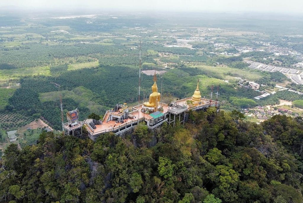 Fotografía con dron del Templo del Tigre de Krabi