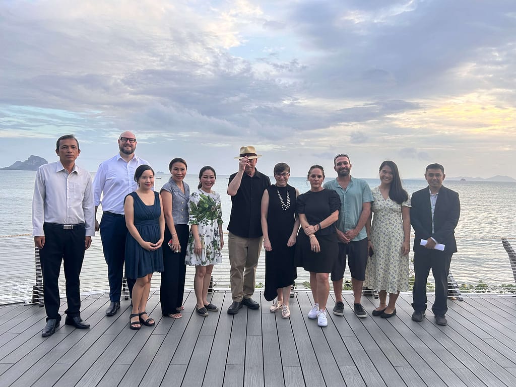 Krabi Sunset Cruises da la bienvenida a la Embajadora de Tailandia, Angela Macdonald PSM