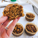 Pumpkin Oatmeal Breakfast Muffins: Filled with clean, healthy ingredients and perfect for on-the-go! #healthybreakfast #easybreakfast | www.jillzguerin.com