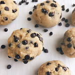 Mint Chocolate Chip Cookie Dough Balls! These sweet little treats are free of gluten and dairy, are vegan and don't require any baking! #nobakedesserts #healthydesserts | www.jillzguerin.com