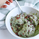 Mint Chip Nice Cream: The perfect refreshing, sweet treat for a hot summer day. Only sweetened with bananas and chocolate chips! #healthydessert #healthyicecream | www.jillzguerin.com