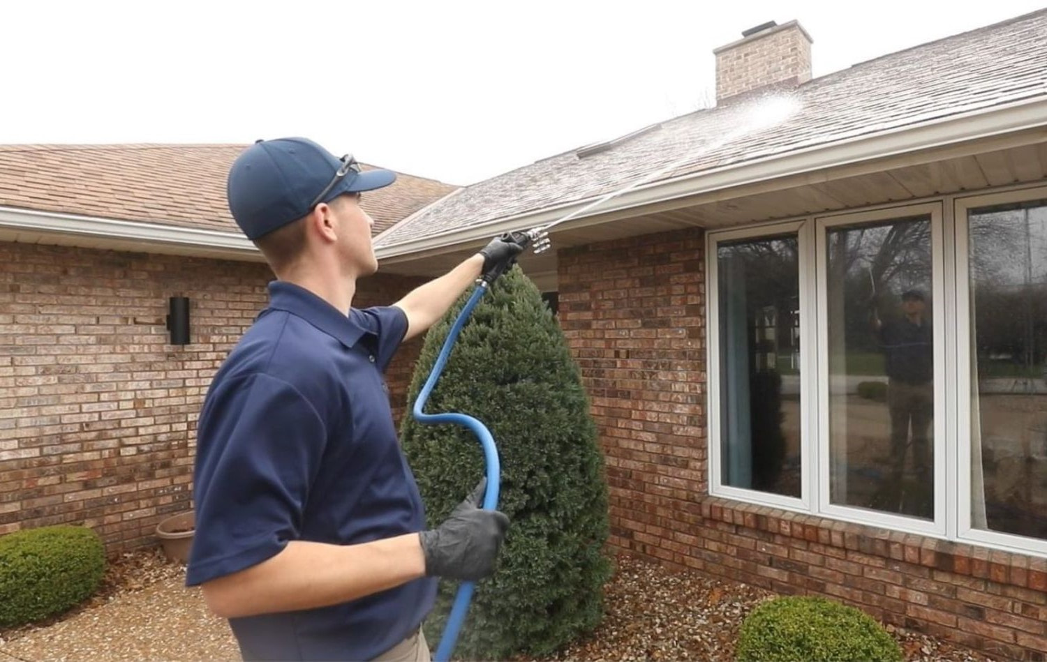 How to Use a Power Washer Roof Cleaner