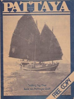 Vieille photo d'un magazine de Pattaya avec un bateau pirate en couverture