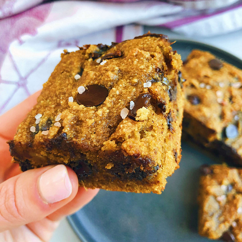 Sweet Potato Chocolate Chip Blondies: A deliciously soft and fudgy blondie, made with healthy, wholesome ingredients! #healthyblondies #glutenfree | www.jillzguerin.com