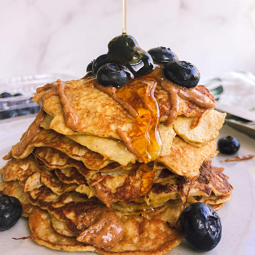 Healthy 2 Ingredient Pancakes: Only 2 ingredients!? YEP! The only ingredients used are eggs and mashed banana! Don't believe me? Try it! #healthypancakes #healthybreakfast | www.jillzguerin.com