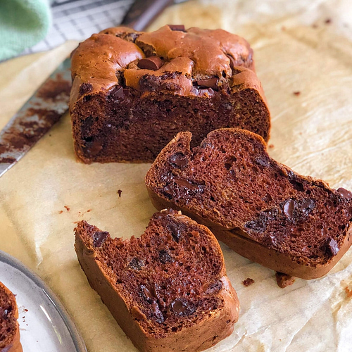 Flourless Chocolate Chunk Bread: I am IN LOVE with this bread. It's fluffy, it's simple, it's clean, and it's chocolatey! #healthydessert #glutenfree #flourless | www.jillzguerin.com