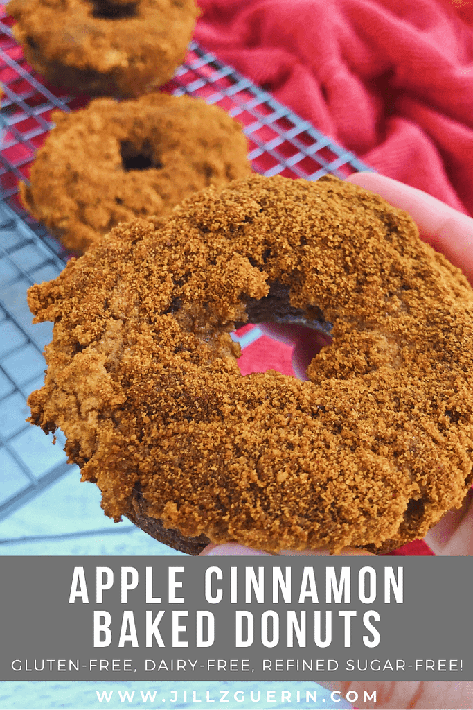 Apple Cinnamon Baked Donuts: A fun and tasty Fall treat...but made with only clean, healthy ingredients! #healthydonuts | www.jillzguerin.com